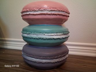 Maroon & lemon stool