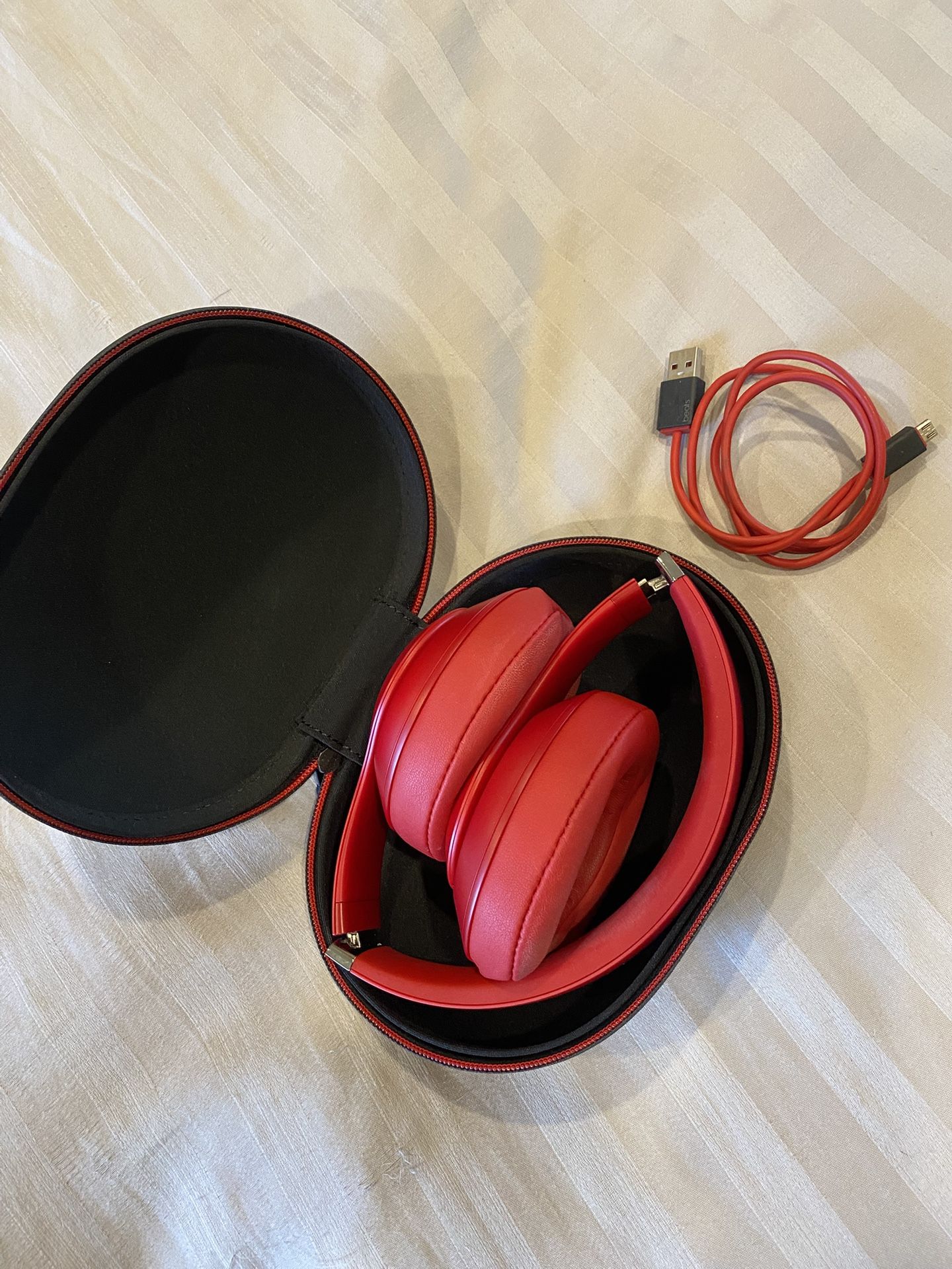 Red Studio 3 Wireless Beats PC/Gaming with Travel Case and Wire