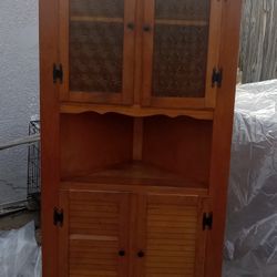 Small corner hatch for small spaces