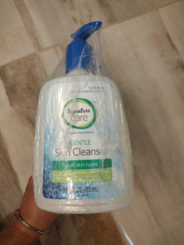 Brand New Signature Care Gentle Skin Cleaner 4 