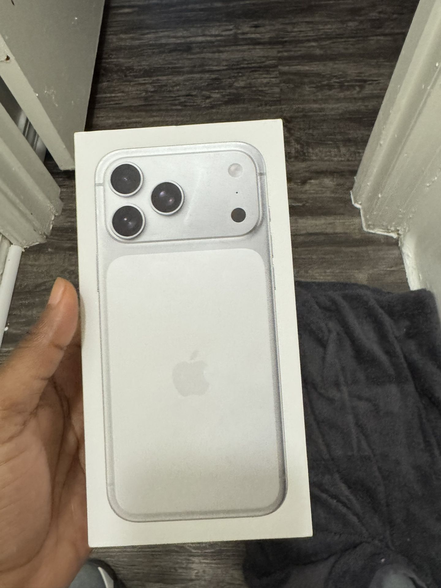 iPhone 17 Pro Max Sliver New In Box