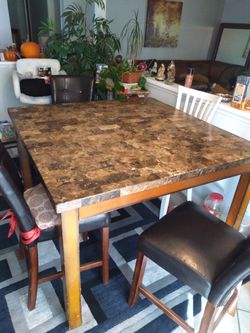 Tall Marble table 💪😎☕