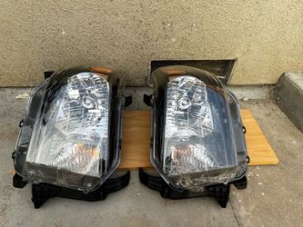 2014-2017 Toyota Tundra TRD Pro models with factory halogen headlights.