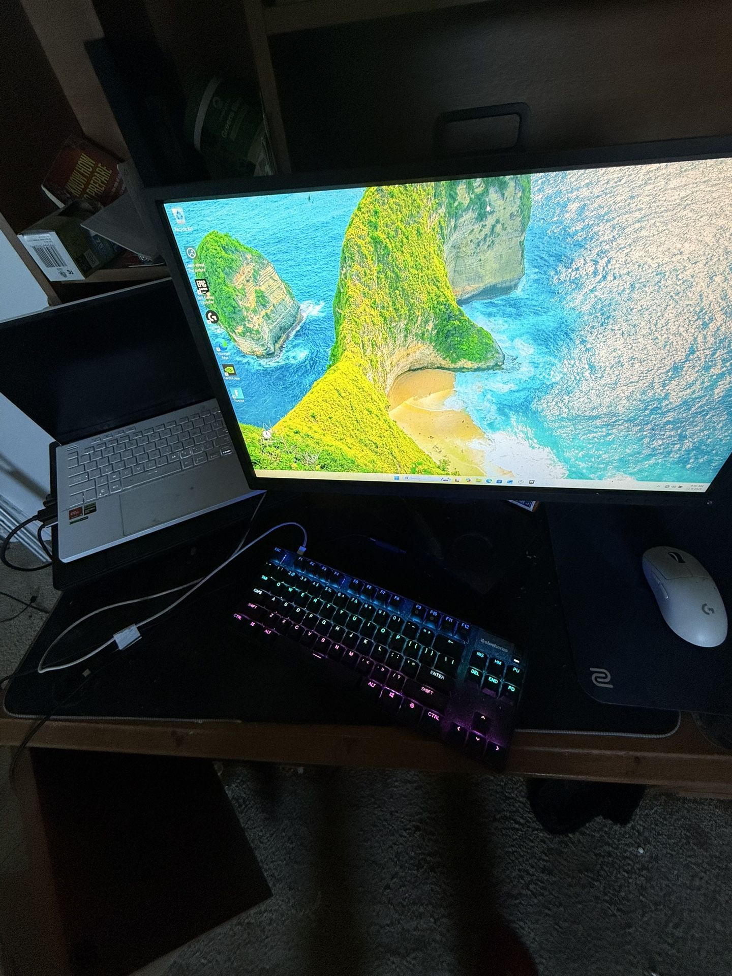 ROG Zephyrus G14 4060 gpu AMD Ryzen 9 7940HS (Gaming setup)