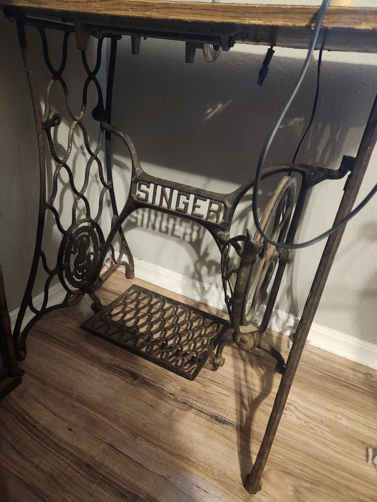 Singer Sewing Table