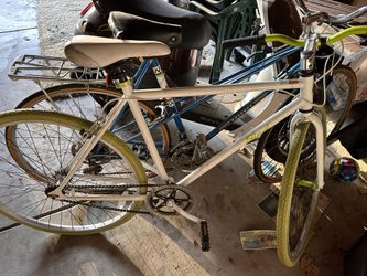 White And Lime Green Fixed Gear Bicycle 