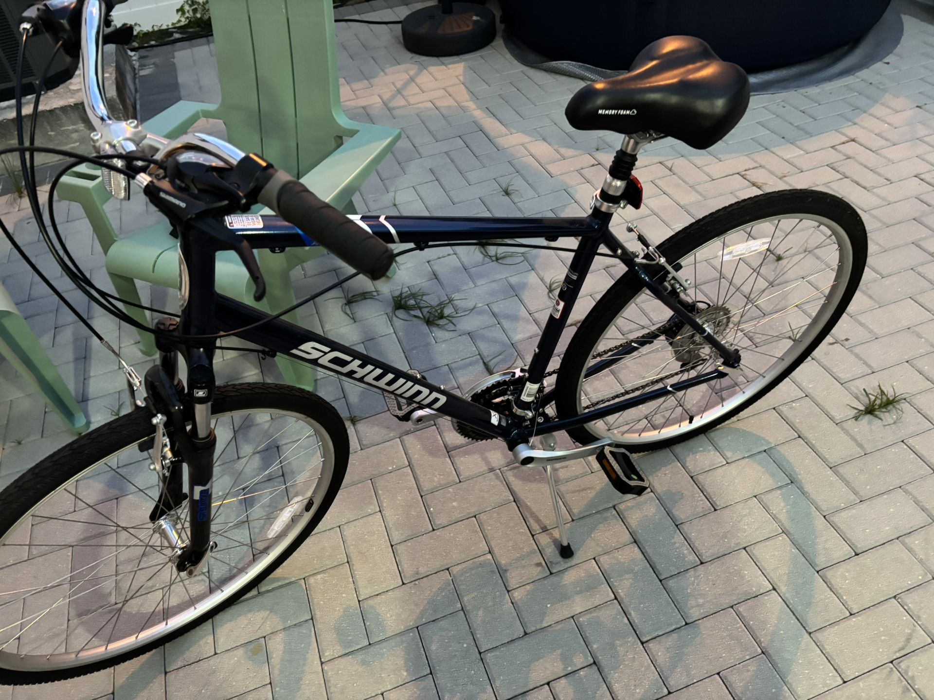 Schwinn Men's Hybrid Bike
