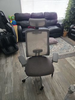 Ergonomic Mesh Office Chair with Headrest