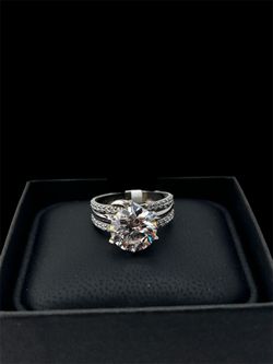 5 Carat Round Diamond ring in 14k White gold