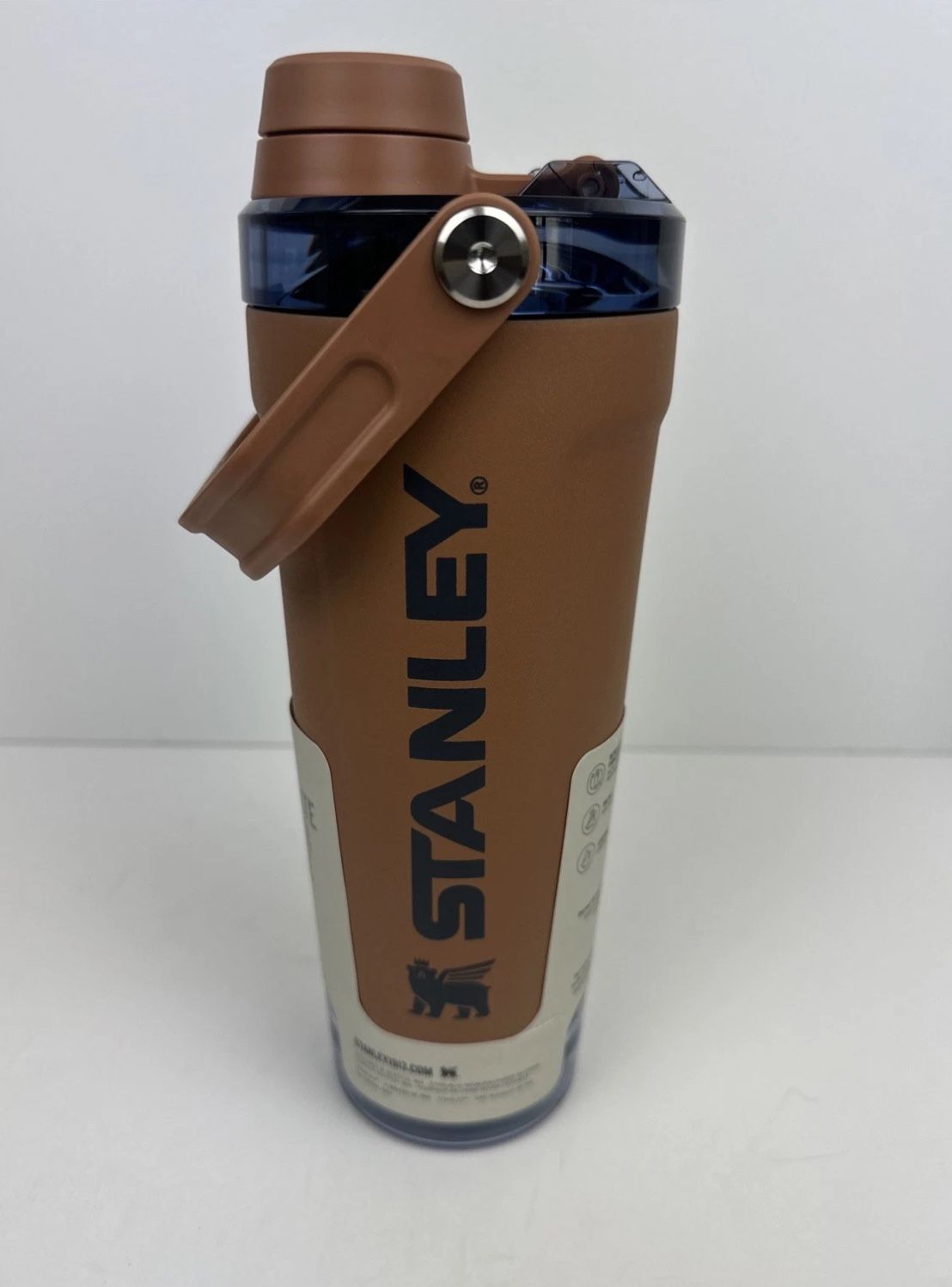 New Stanley Activate Shaker Bottle 20 oz Toast
