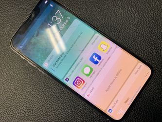 iPhone X 64gb at&t slight crack on screen