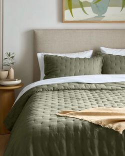 NWT Quince European Linen Dream Quilt in Dusty Olive King/Cal King $359