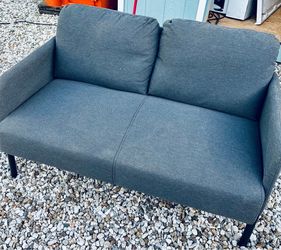 Gray Fabric 2-Seat Sofa with Black Legs