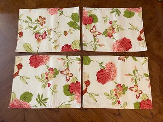 Set of 4 Floral themed Placemats in Excellent Condition