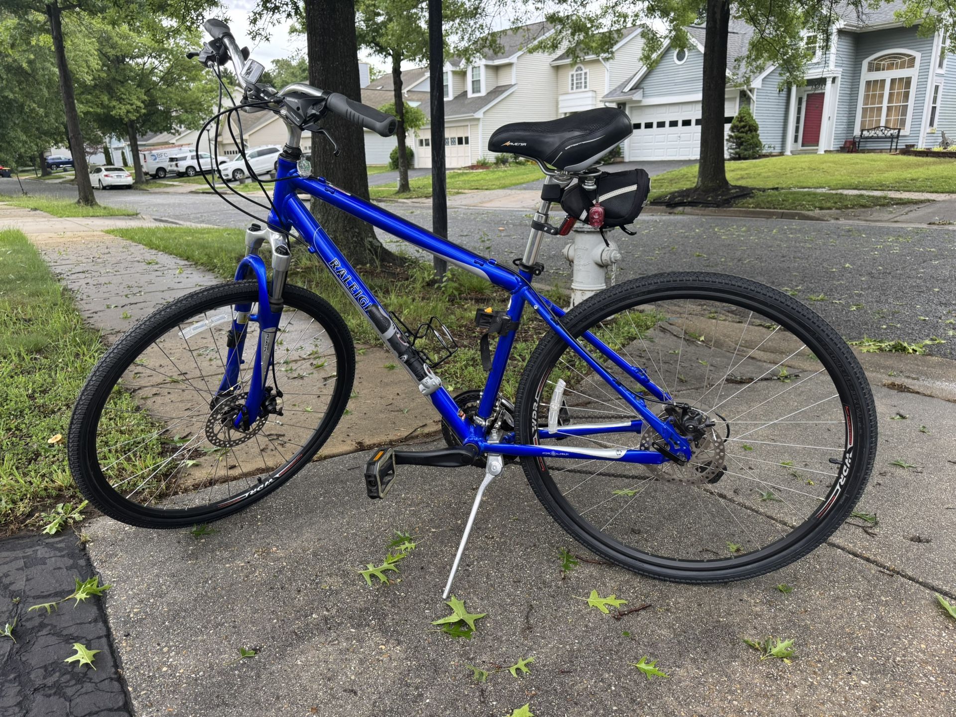 Blue Raleigh Passage 5.0 Hybrid Bicycle / Bike