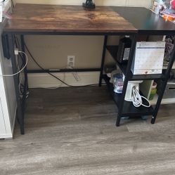Desk (Like New Condition)