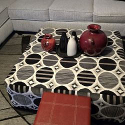 Livingroom Set & Ottoman 