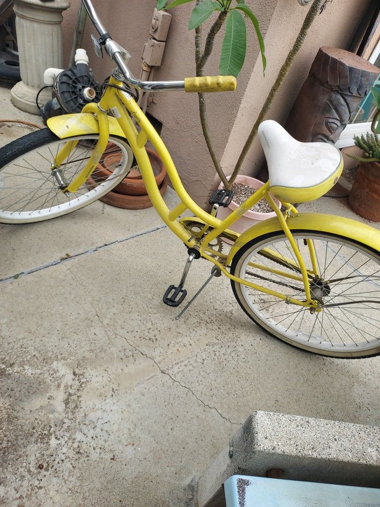 Schwinn Girls Beach Cruiser Bike