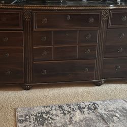 Bed Room Dresser