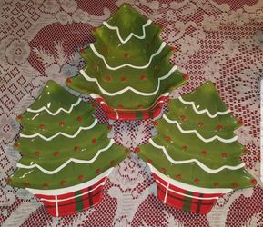 3pc Christmas Tree Hiliday Earthenware Serving Set. 2 Plates, 1 Bowl.