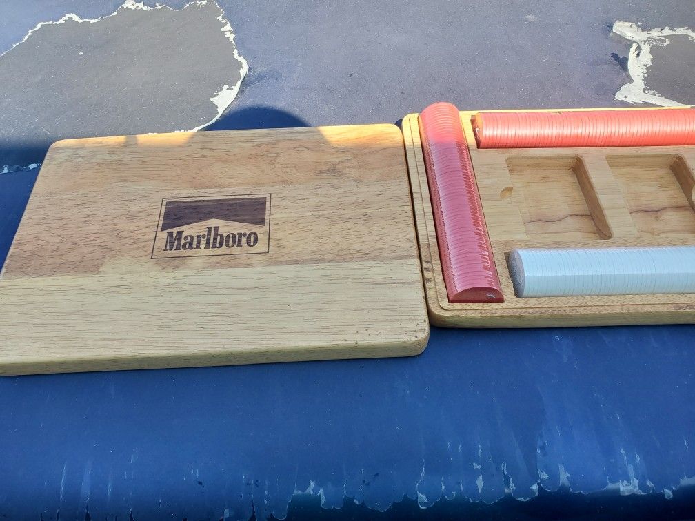 BRAND NEW SOLID OAK COLLECTOR'S ITEM MARLBORO POKER SET --
EXTREMELY RARE
COLLECTOR PIECE