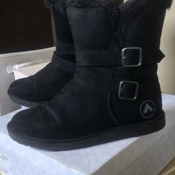 Used Size 7 Boots $8