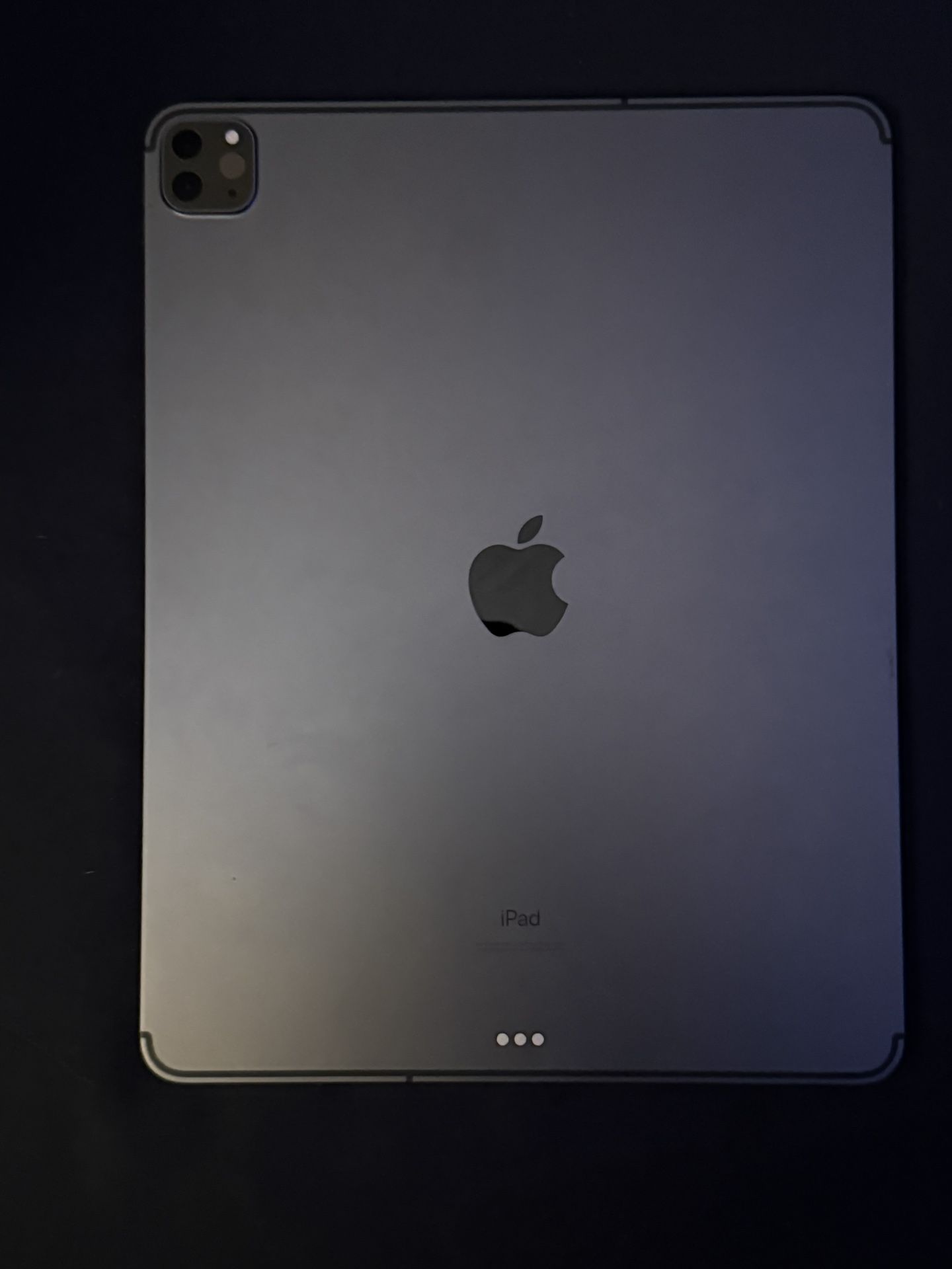 iPad Pro 12.9” 4th Gen 1.02 TB - Magic Keyboard