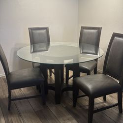 Dining table set w/chairs- Great condition