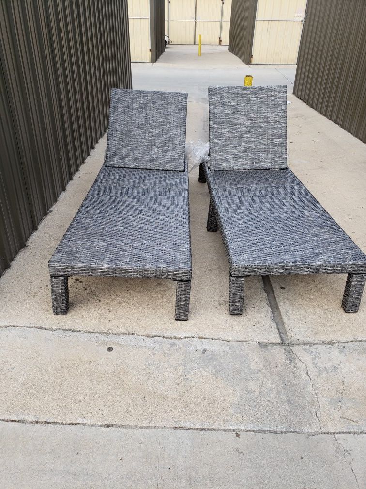 Pair of pool Launge chairs wicker