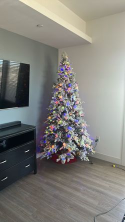 7 ft flocked pre-lit holiday X-mas tree
