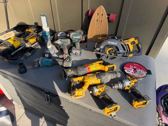 DeWalt & Makita Contractor Tool Lot – 12 Power Tools, Batteries & Chargers –