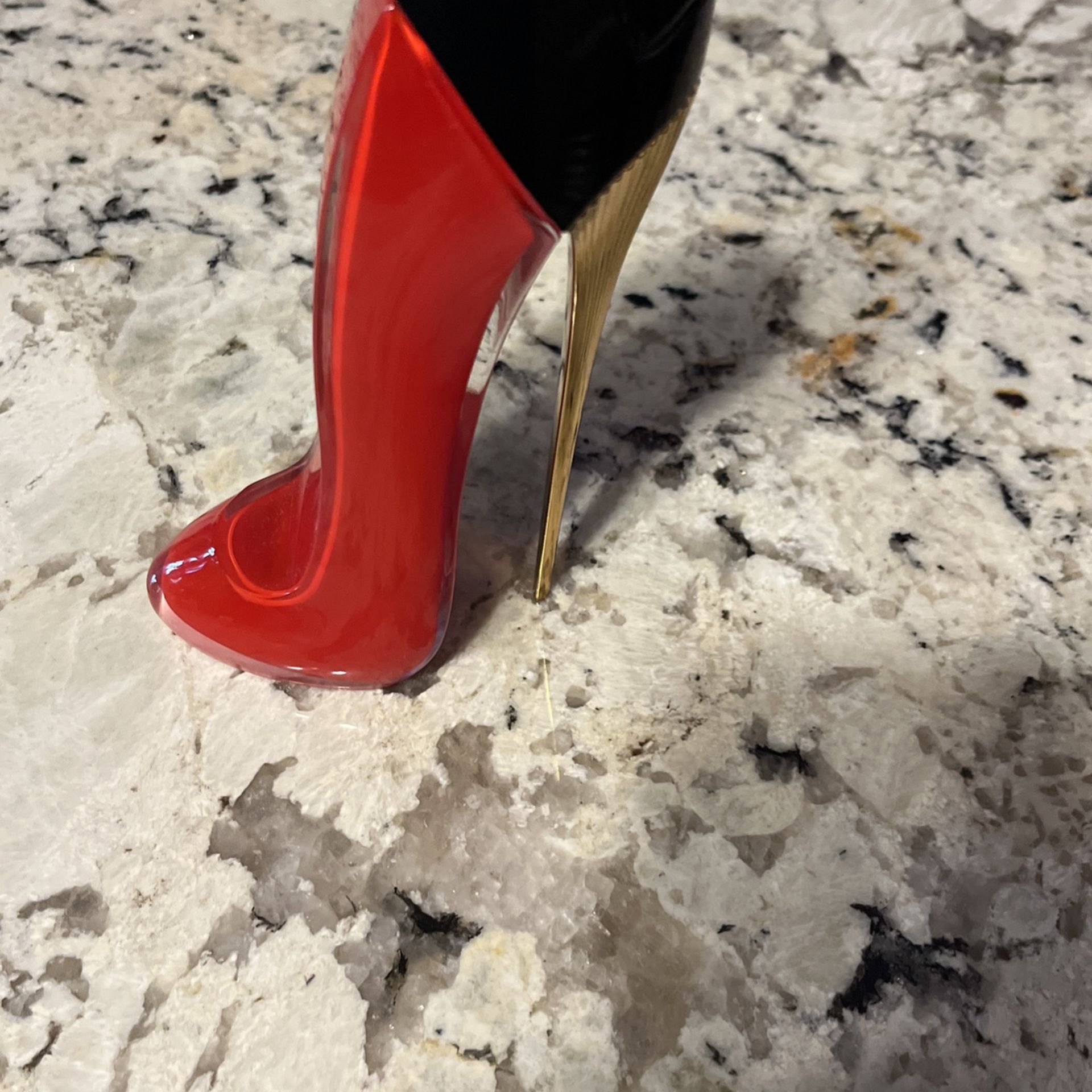 Carolina Herrera Very Good Girl Perfume