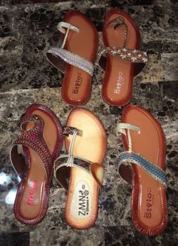 Size 6, 7, 8, 11 and 12 available ( summer shoes) 👠 each $20 it’s firm