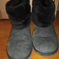 Women's fur lined UGG ankle boots size 6