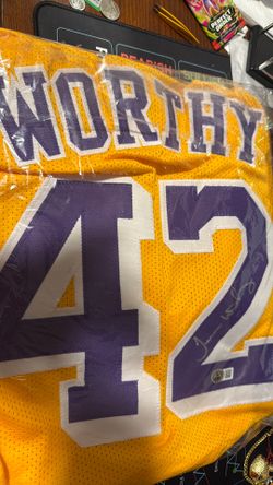James worthy signed jersey