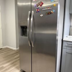 Frigidaire Double Door Ice Maker Fridge