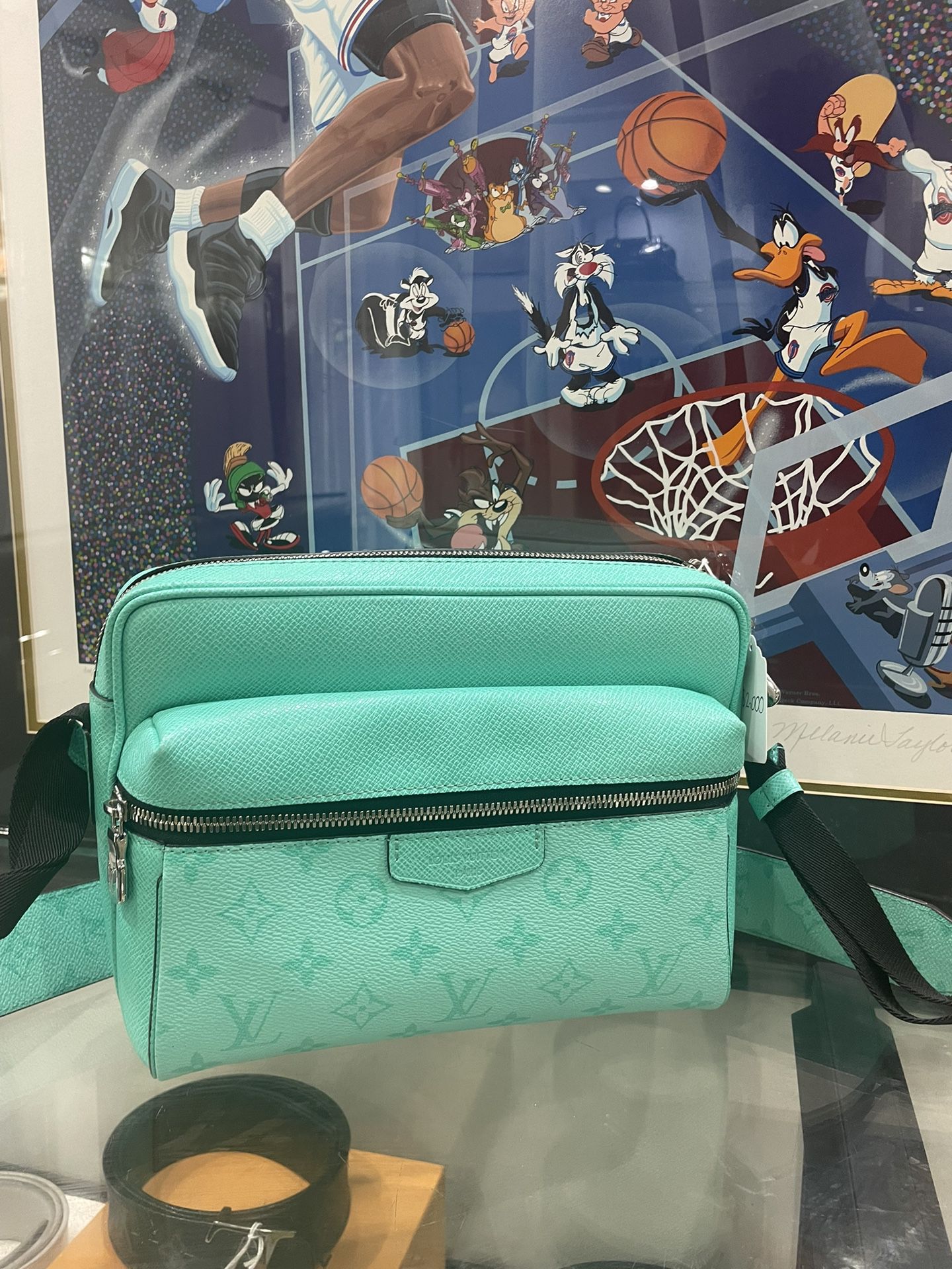 louis vuitton messenger bag for Sale in West Babylon, NY - OfferUp