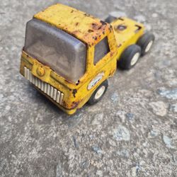 Tonka Truck Toy Yellow Low Boy Hauler Semi or Work Front Cab Vintage Small