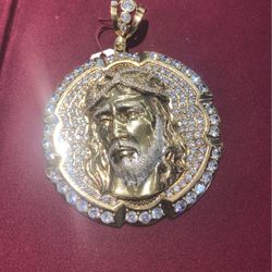 10k Jesus Face Pendant CZs 