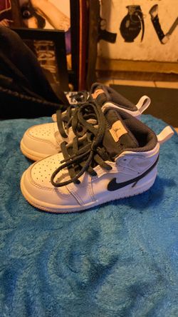 Jordan 1s size 8c