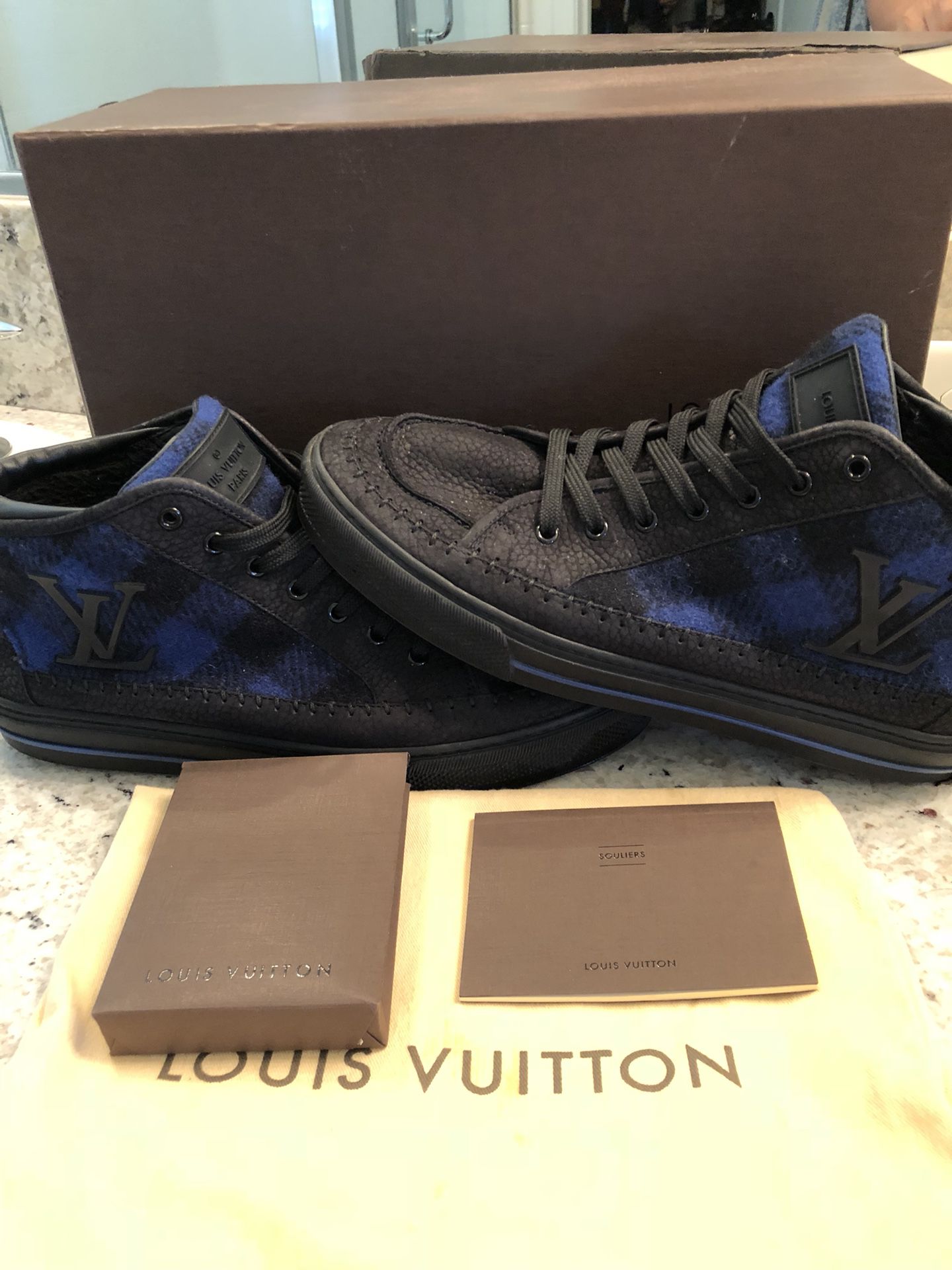Louis Vuitton men’s size 91/2
