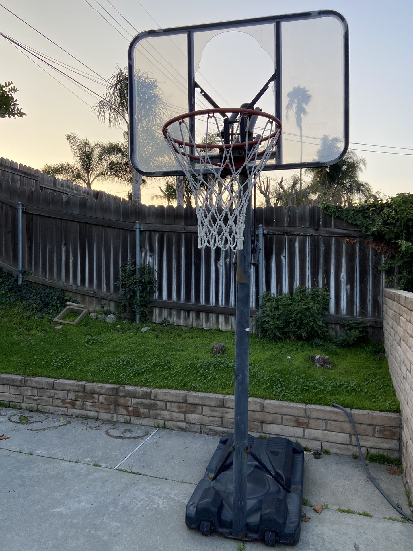 Free basketball hoop need repair or for recycle metal
