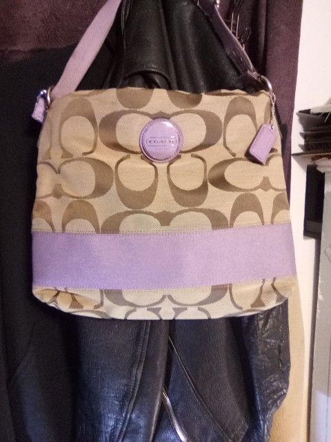 COACH  Purse. All Leather Brand New.