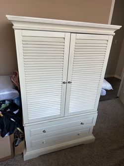 Armoire /Hutch