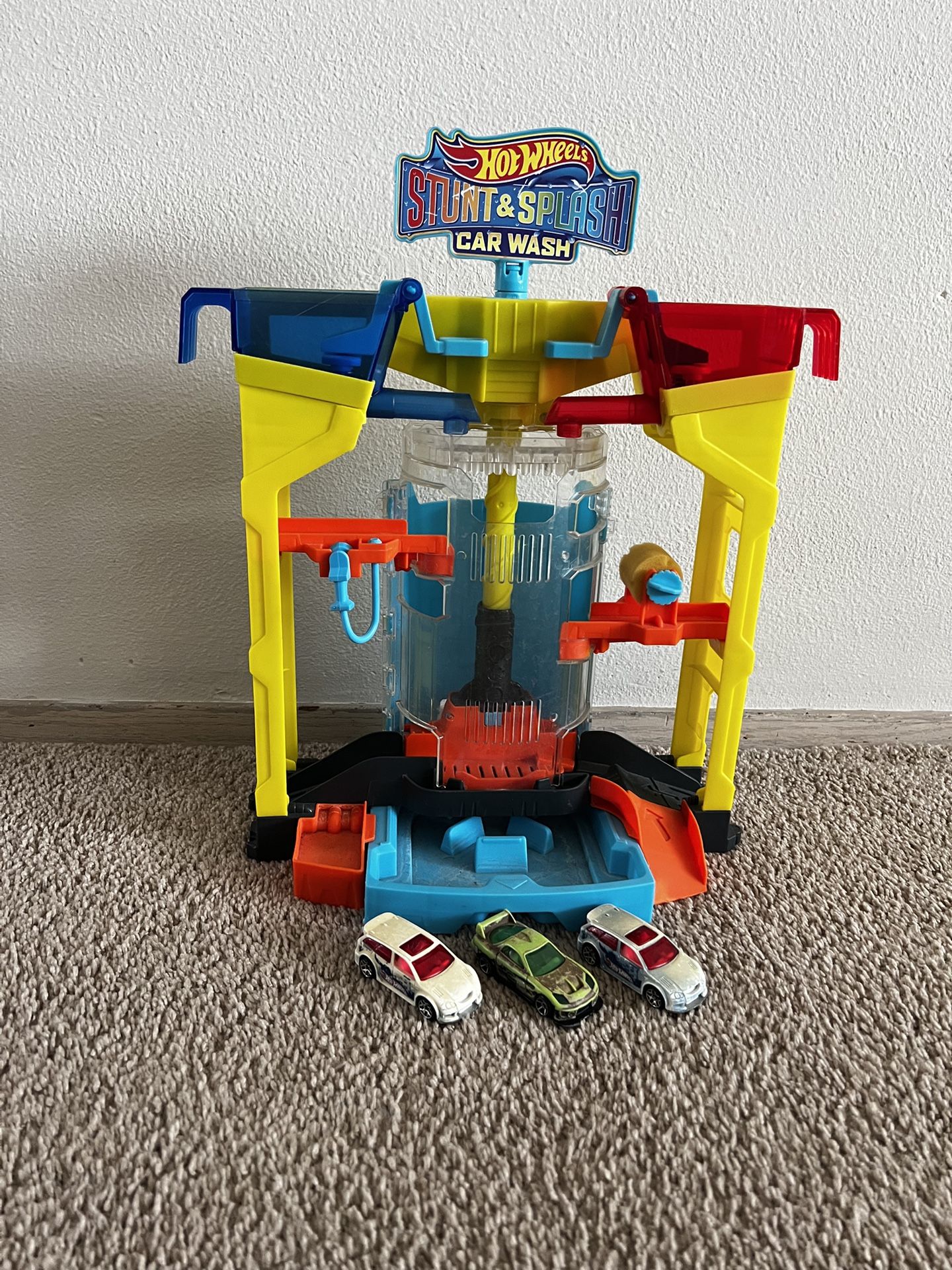 Hot Wheels Stunt And Splash Car Wash. Toys For Kids. Included 3 Cars With Color Shifters 