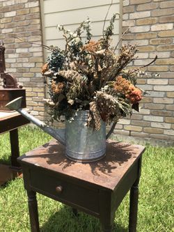 Flower vase arrangement