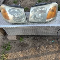 Front Head Lamps GMC Envoy 2006