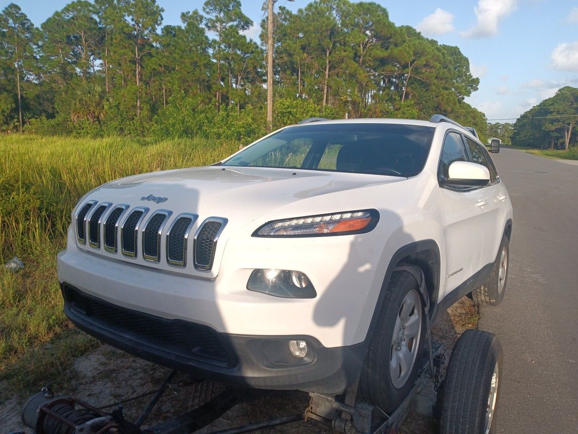 2014 Jeep Cherokee For Parts
