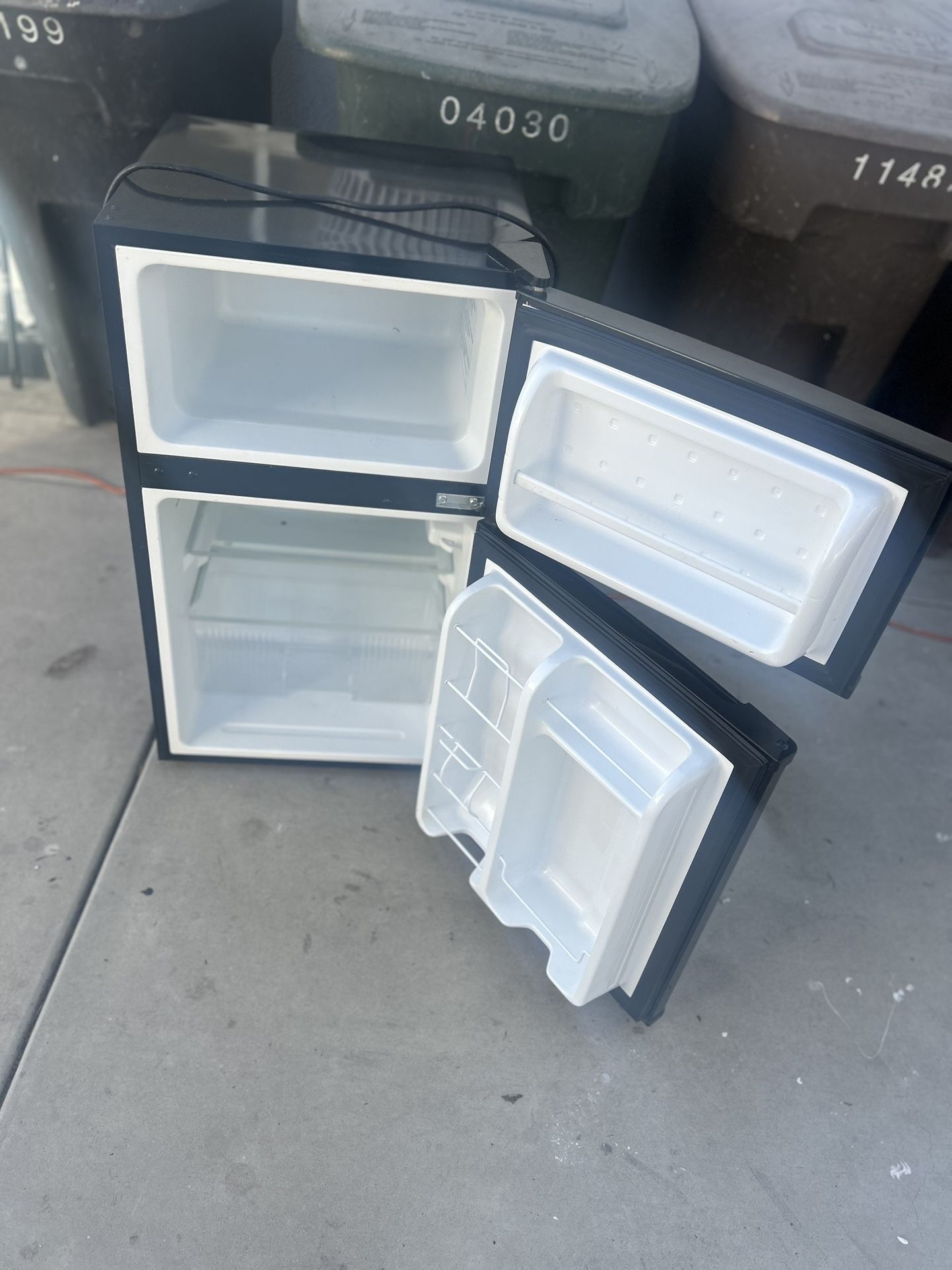 MINI FRIDGE