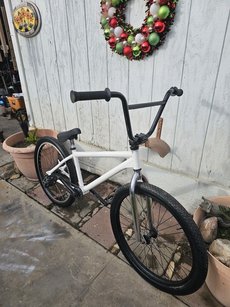 24" BMX RED LINE